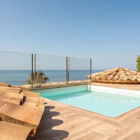 Con Infinity Pool Lloret de Mar