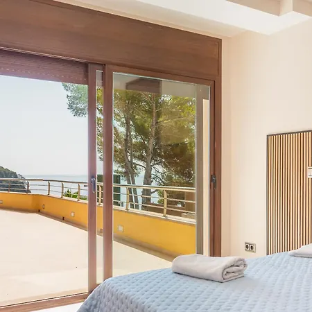 Con Infinity Pool Villa Lloret de Mar